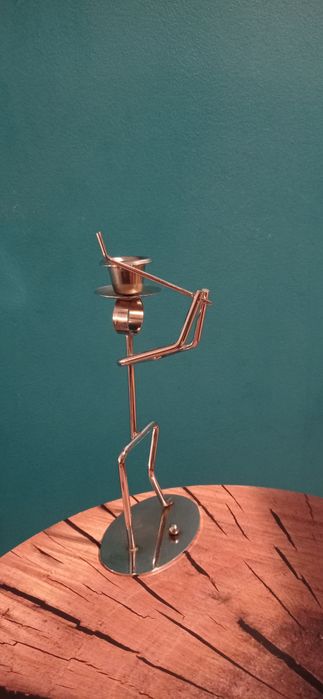 Świecznik metalowa figurka w stylu industrial golfista