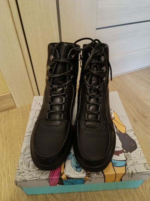 Продам женские ботинки полусапожки 39 р зима