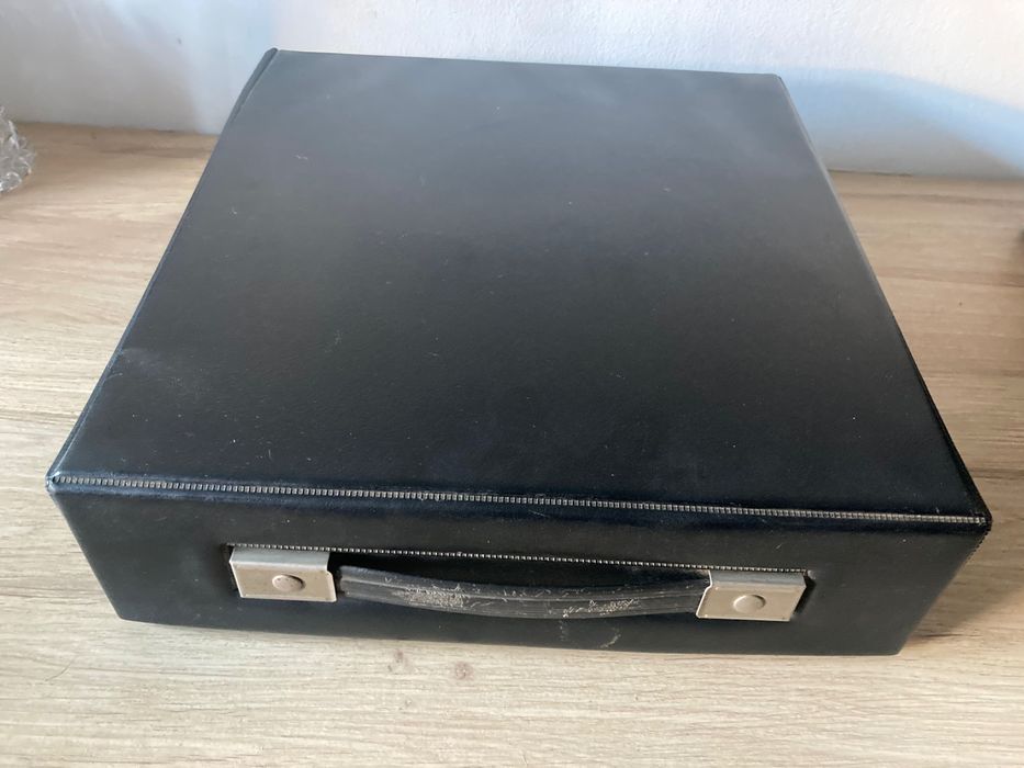 Máquina de escrever  **  Olivetti