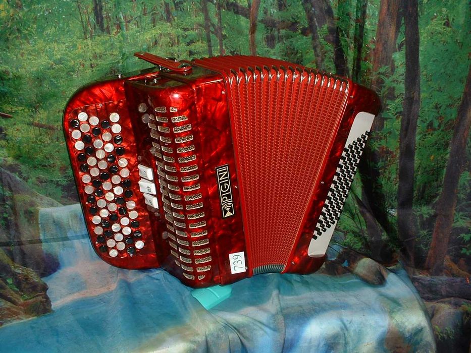 Acordeao a venda R , N. 739