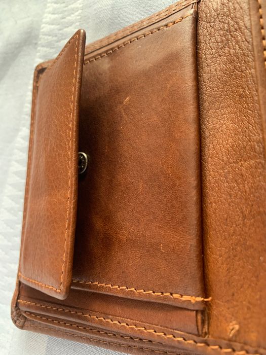 Шкіряний коричневий гаманець.