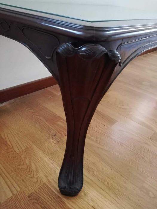 Mesa de centro antiga em madeira e vidro