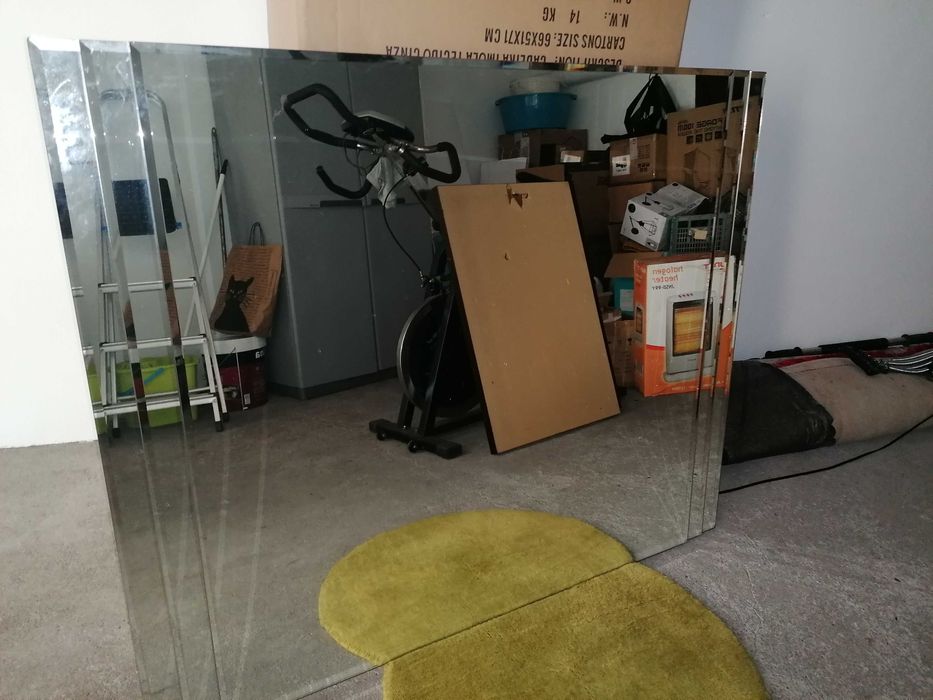 Espelho de casa de banho com aplicação de foco