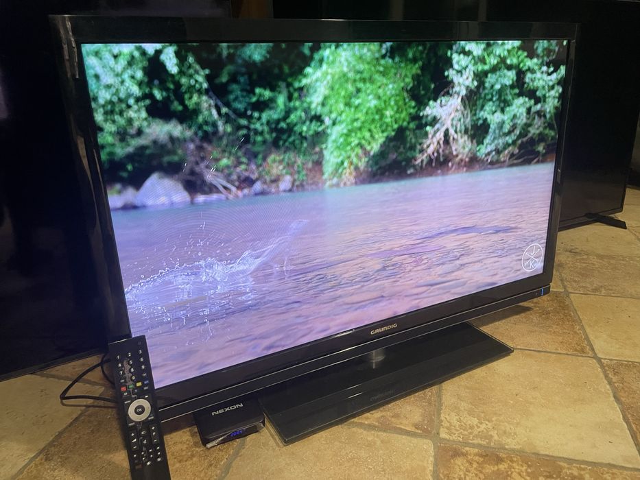 Телевізор Grundig 40 Full HD + кріплення