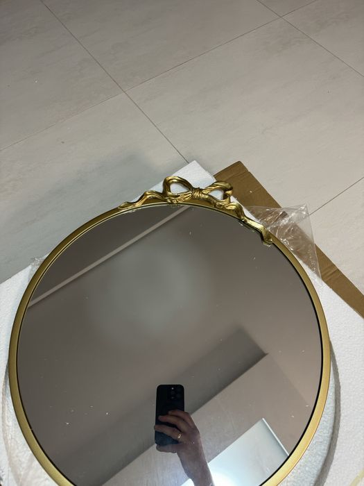 Okragle lustro scienne w stylu vintage