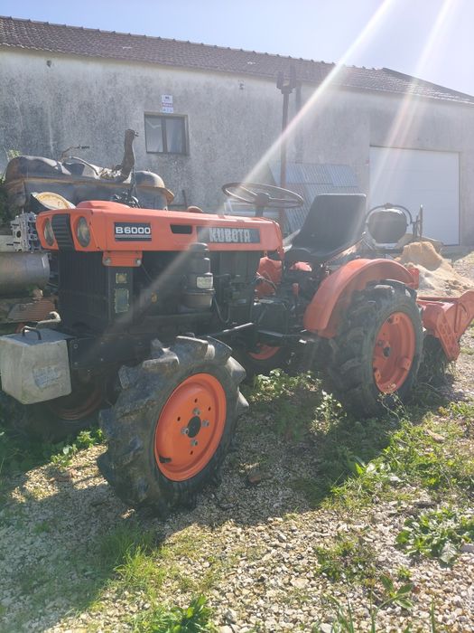 Trator 4×4 Kubota frese e charrua