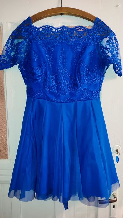 Piękna chabrowa sukienka