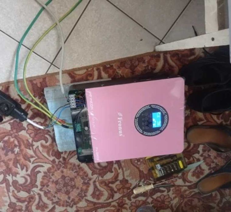 Гибридный солнечный преобразователь напряжения инвертор PowMr 3KW MPPT