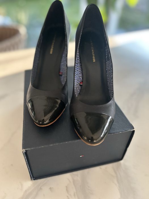 Czułenka szpilki na korurnie 38 Tommy Hilfiger skora