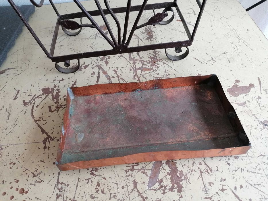 Suporte antigo para guarda-chuva em ferro