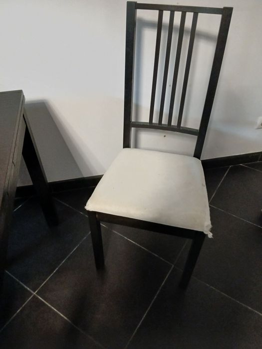 Mesa extensível e cadeiras