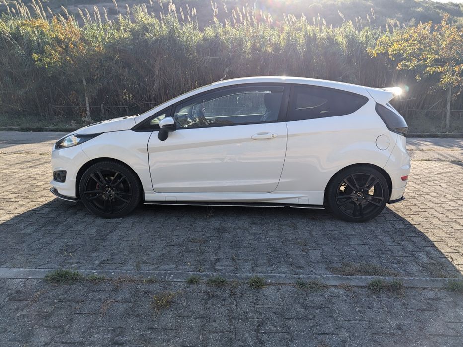 2013 Ford Fiesta Turbo — photo 2