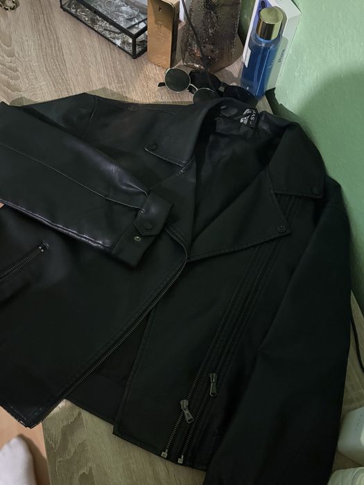 Стильна шкіряна куртка-косуха в ідеальному стані