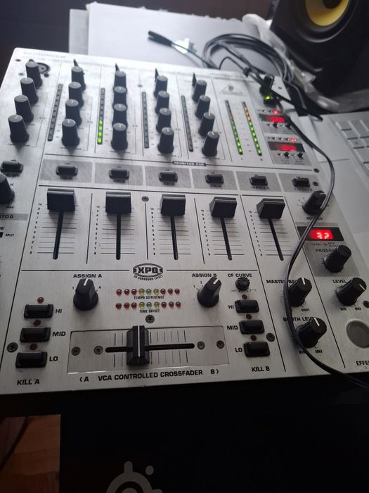 Mesa de mistura Behringer djx700