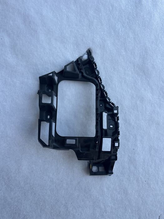 Touareg NF кронштейн заднього бампера 7P6 807 323E, 7P6 807 393D