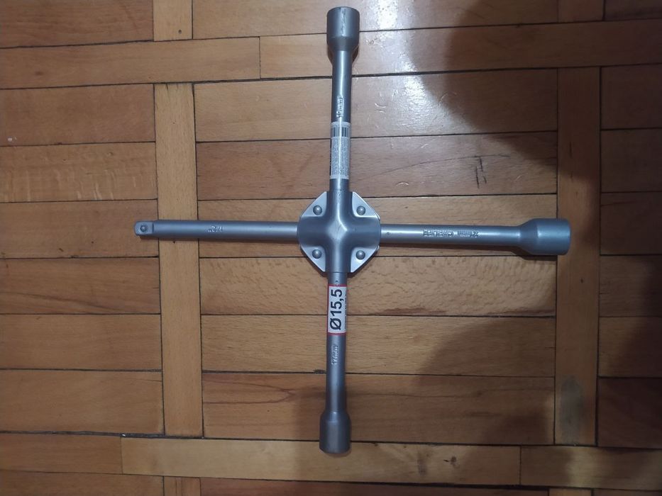 Ключ балоновий CARLIFE