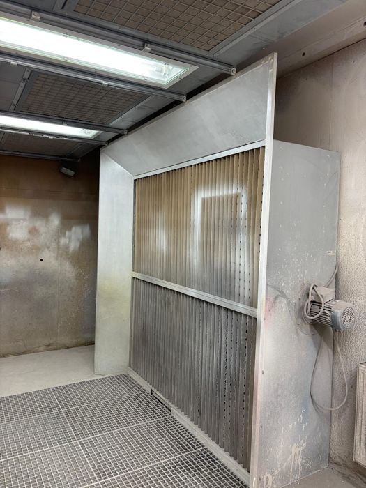 Odciąg kabina ściana lakiernicza lakiernia  meble fronty drzwi malowanie lakierowanie  nestro schuko hocker polytechnik