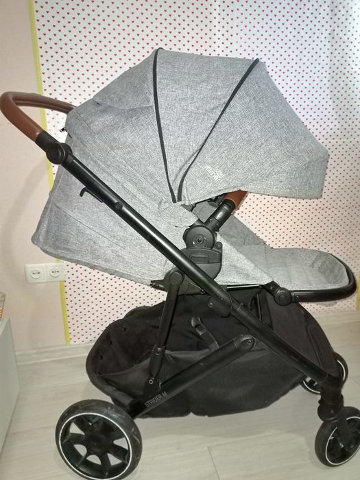 Прогулочная коляска Britax состояние новой