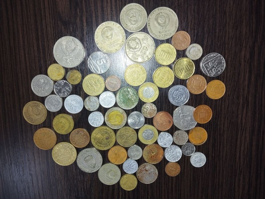 Різні монети світу.
