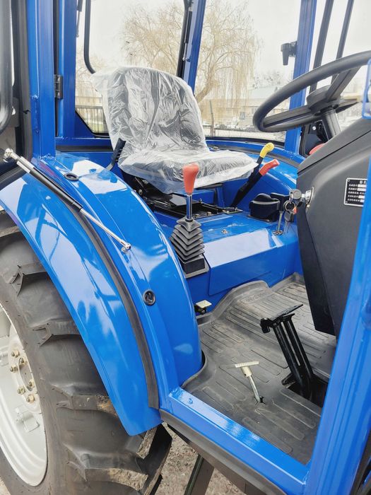 Мінітрактор DONGFENG DF 404 G2 реверс з кабіною