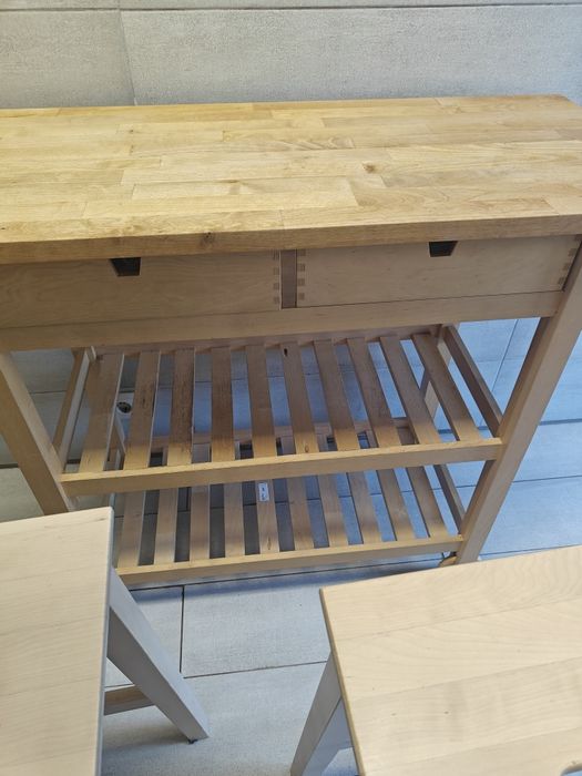 Mesa de apoio + 2 cadeiras em madeira maciça, como novo!!!