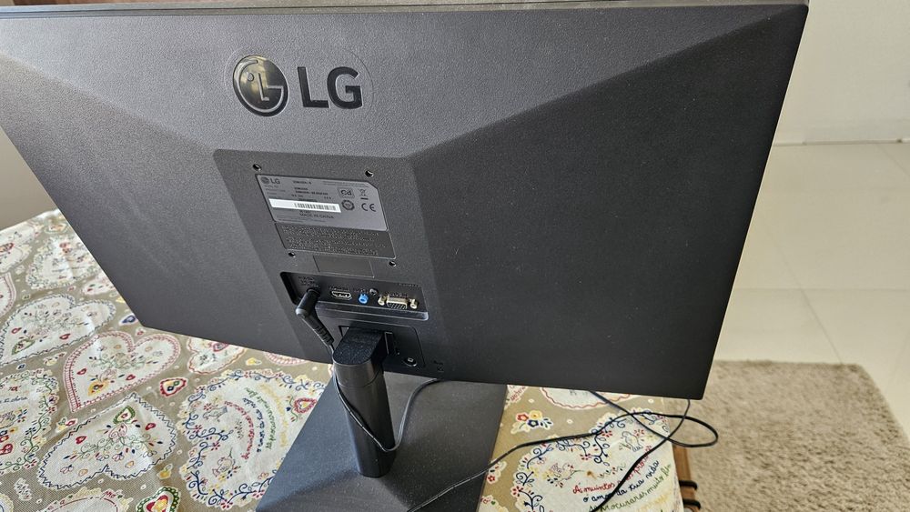 Monitor LG 21.5" Full HD IPS (HDMI / VGA)