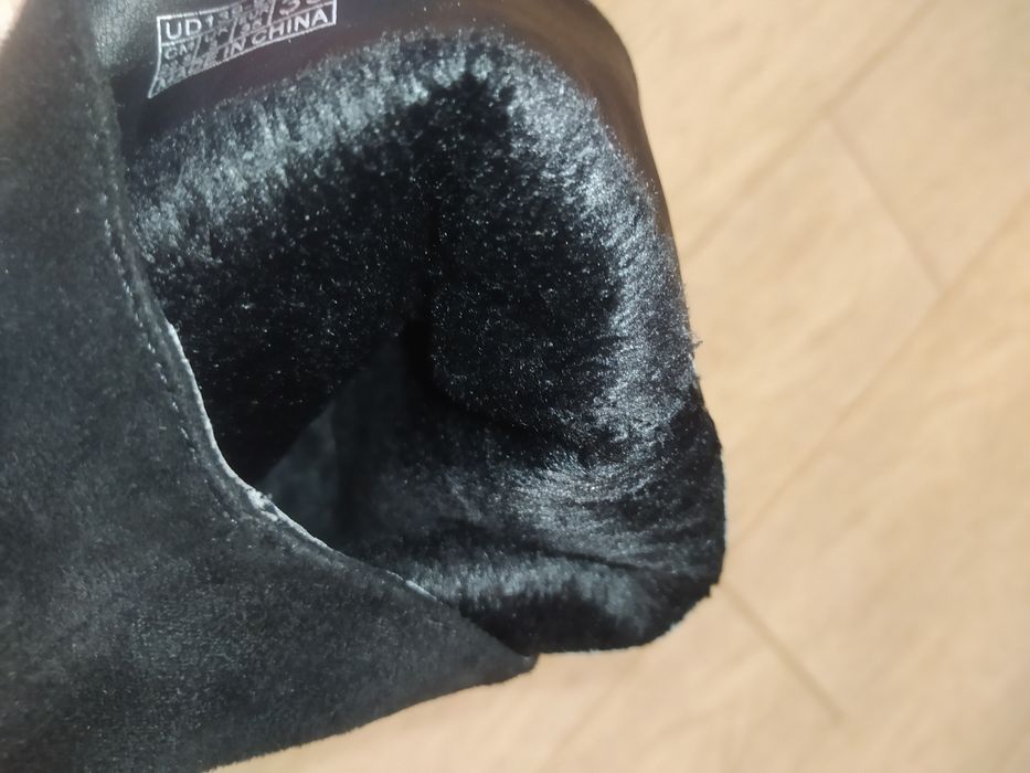 Продам осінні чоботи