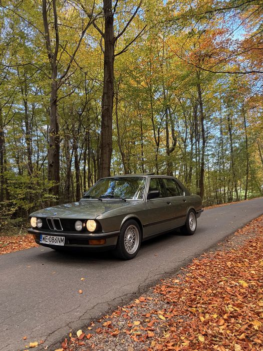 Wynajem klasycznego auta do ślubu