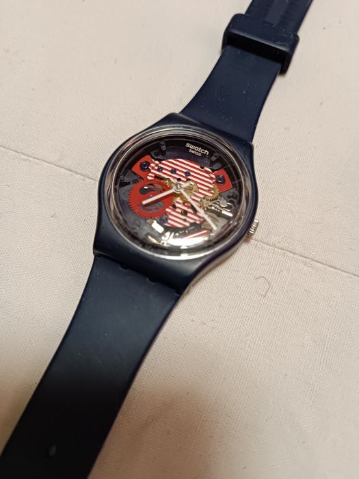 Часы наручные SWATCH.