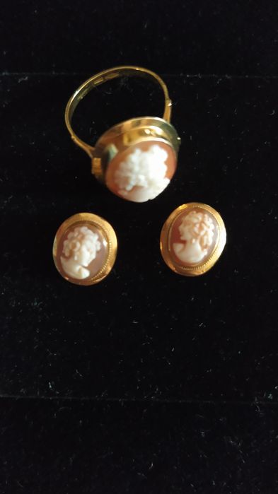 Peças de ouro contrastado 750k