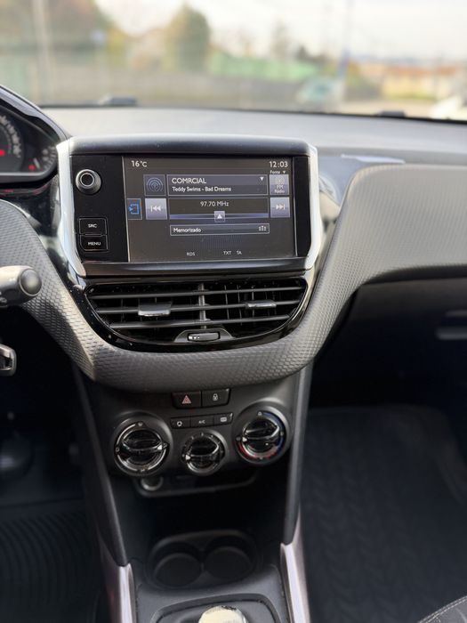 Peugeot 2008 1.2vti