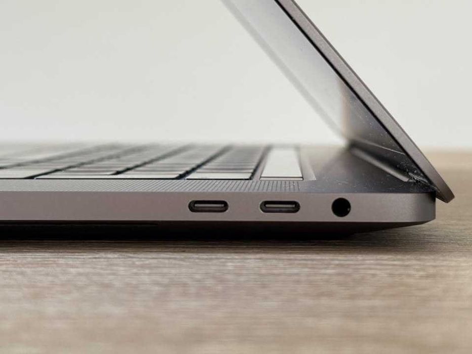 MacBook Pro 16” (2019) – i9 | 16GB | 1TB SSD – Bem estimado