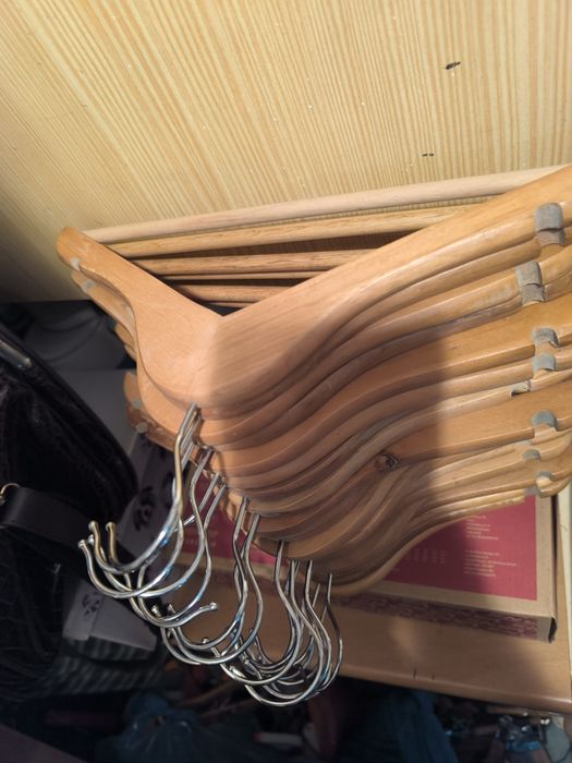 Cabides de criança de madeira