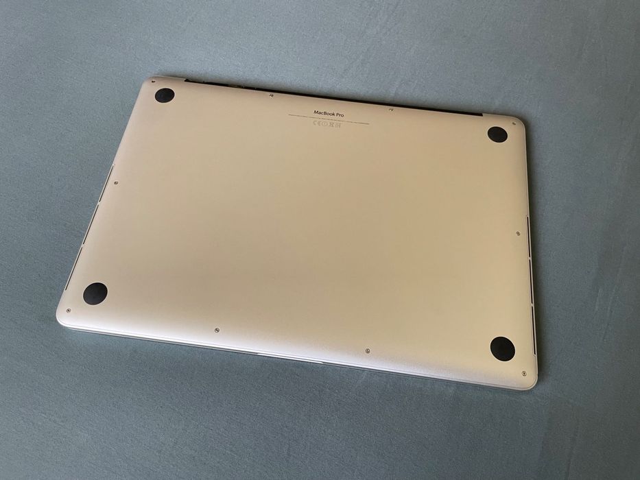 MacBook Pro 15” Retina (2015) – 16GB – Excelente Estado