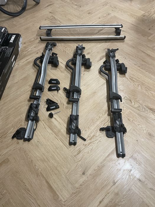 Bagażnik Thule Ford Focus Mk4 na 3 rowery.