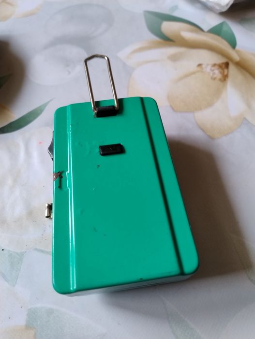 Latarka z PRL-U na baterię płaską