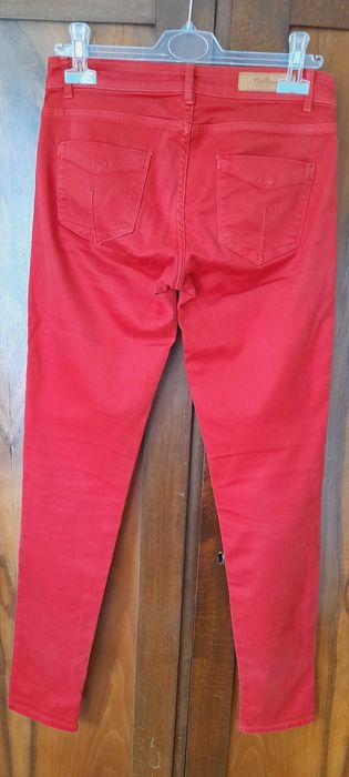 Czerwone jeansy, Zara