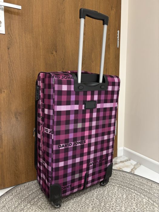 Duża walizka David Jones