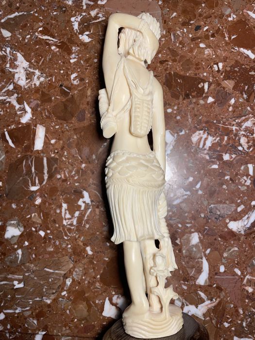 Статуэтка слоновая кость, африканская девушка