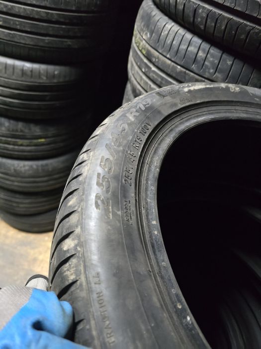 255/45R19 Pirelli Scorpion 100W