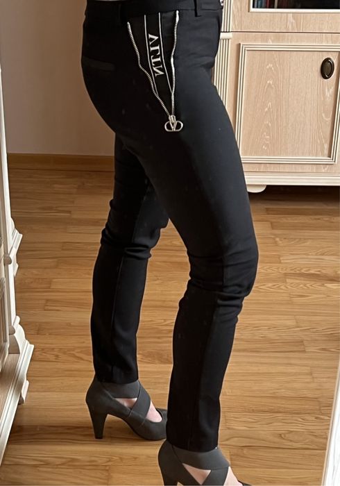 Spodnie czarne eleganckie do pracy cygaretki Valentino VLNT