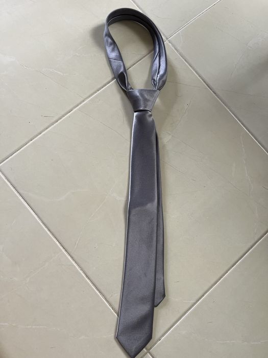 Gravata prateada brilhante