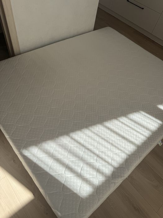 Продам матрац 160 на 200 см