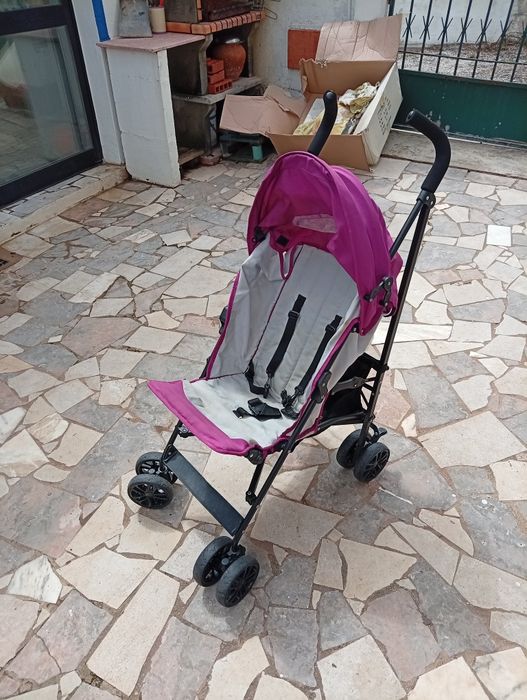 Carrinho de bebé.