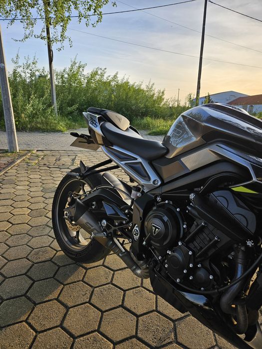 Triumph Street Triple 765 R (2023)