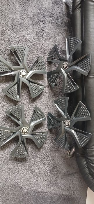 Продам колпаки на авто Skoda