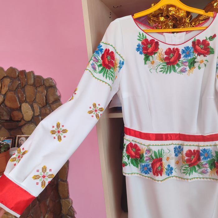 Продаються плаття вишите бісером, ручна робота