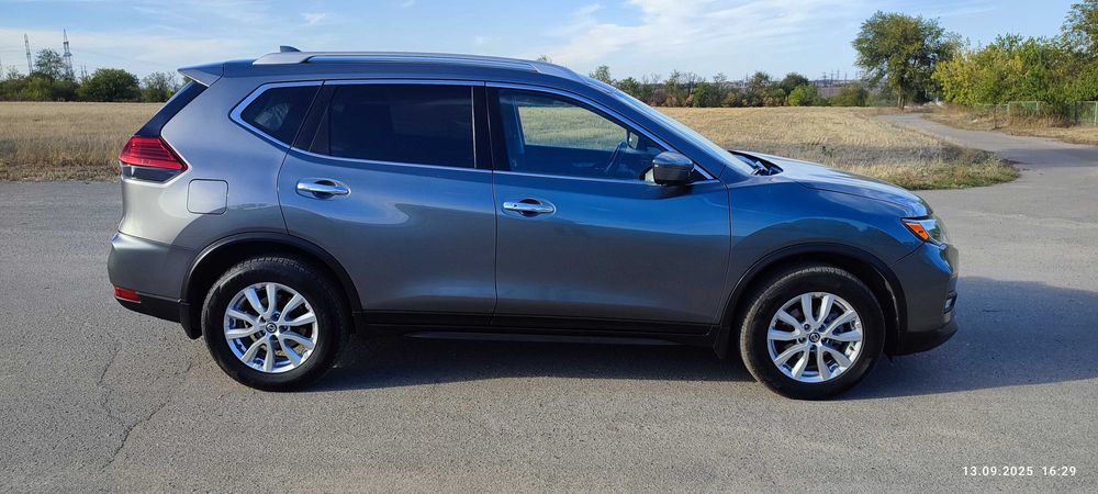 Nissan Rogue 2017  SV premium
