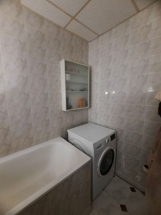 3 кімнатна  квартира  ,,сталінка"   в самому  центрі. Ціну знижено.