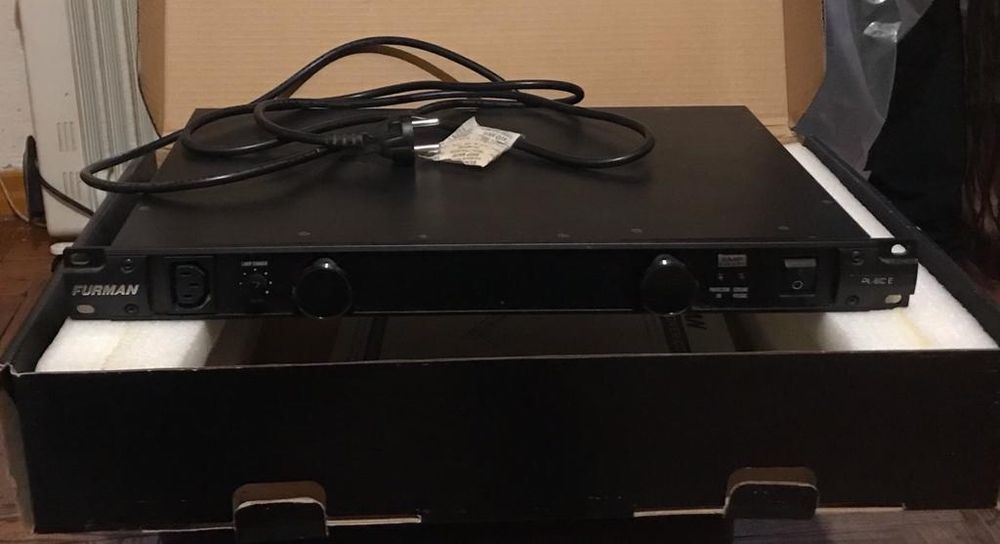 Furman power conditioner PL-8C mais cabos-E